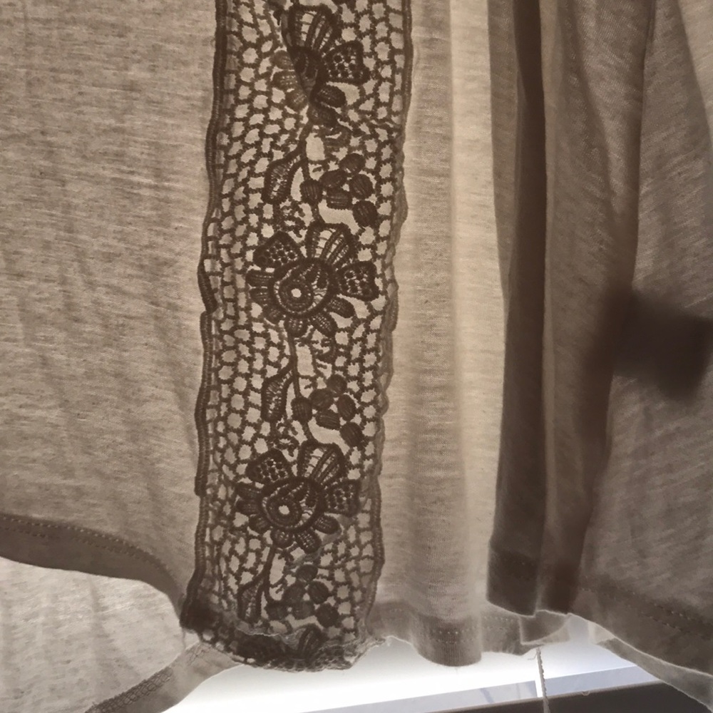 Halter top - Picture 2 of 3